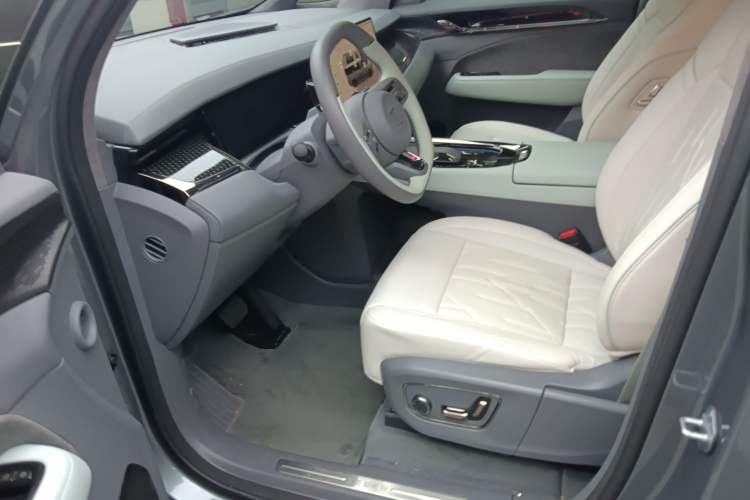 Used Zeekr 009 2024 7-Seater Walk-Through Version Four-Wheel Drive 108 kWh