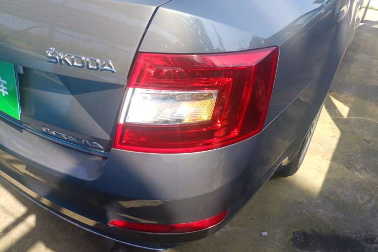 Used Skoda Octavia 2017 1.6L Automatic Smart Drive Edition Exterior 3