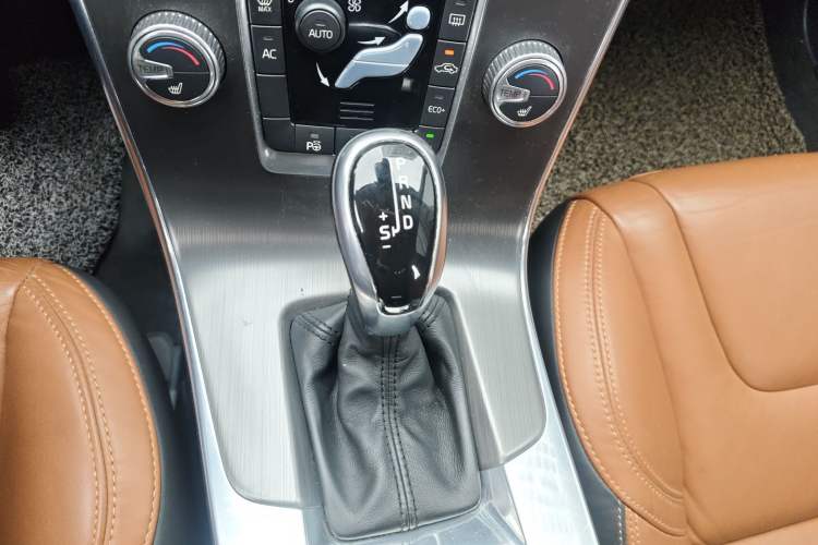 Used Volvo V60 2014 T5 Zhiya Edition