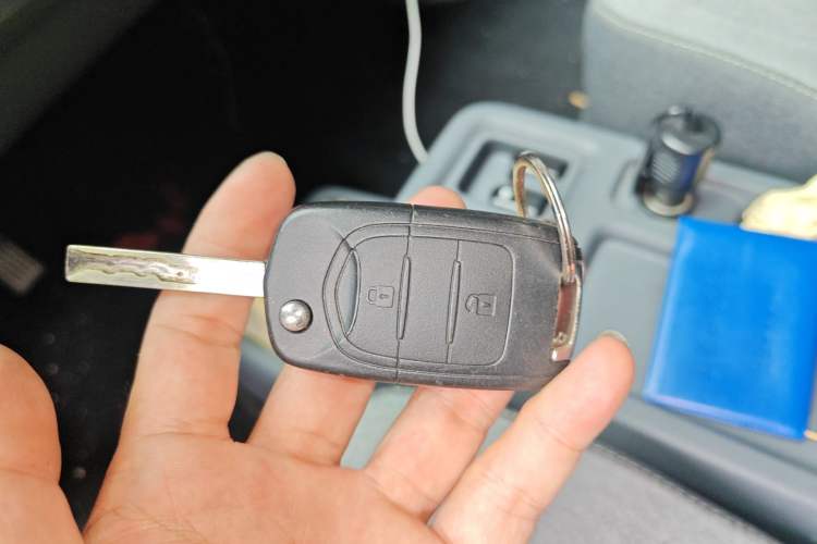 Used Wuling Yangguang 2024 300KM Comfort Version Passenger Van 75kW
