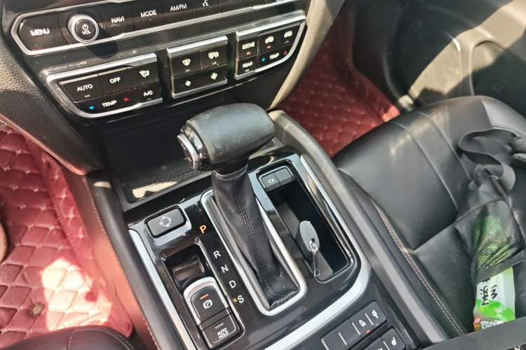 Used GAC Trumpchi GS8 2017 320T Two-Wheel Drive Luxury Smart Connectivity Version (7 Seats) Gear Lever