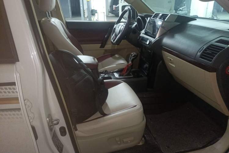 Used Toyota Land Cruiser 2014 4.0L Automatic Parallel Import Version
