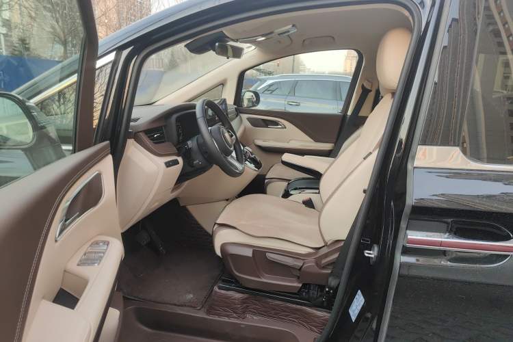 Used Hongqi HQ9 2024 2.0T Business Edition
