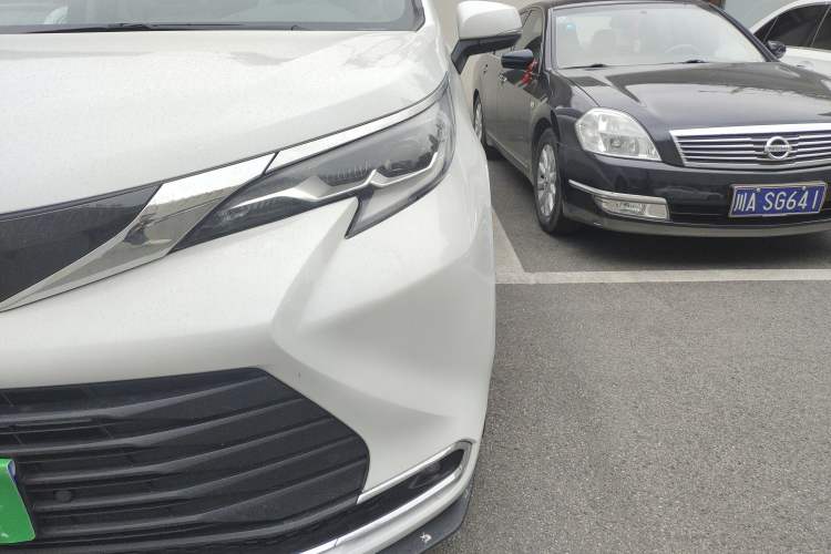 Used Toyota SIENNA 2023 2.5L Hybrid Luxury Edition Left Front Headlight