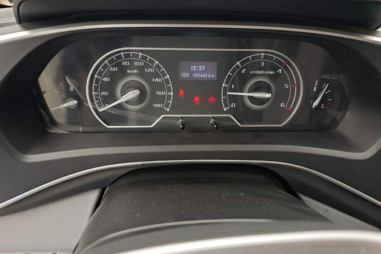 Used SAIC MAXUS Xintu V80 2021 2.0T PLUS Manual All-Around King Short Wheelbase Mid-Roof Variant—5/6/7/8/9-Seater