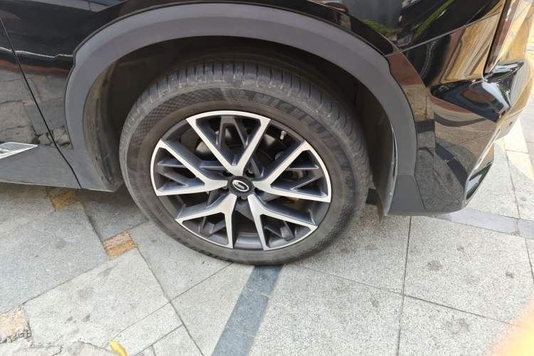 Used GAC Trumpchi GS8 2022 Linghang Series 2.0 TGDI Two-Wheel-Drive Luxury Smart Connectivity Version (7 Seats) Right Front Wheel Hub