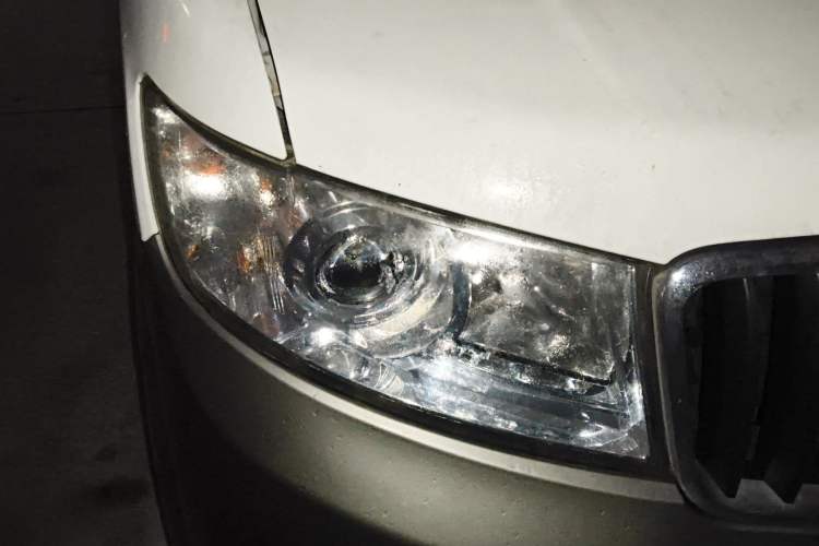 Used Jinbei New Hiace X30L 2016 1.5L Wealth Edition Van DLCG14 Right Front Headlight