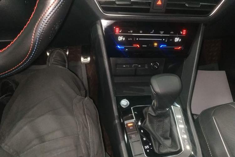 Used Volkswagen Tiguan L 2022 330TSI Automatic Two-Wheel Drive R-Line Enhanced Edition
