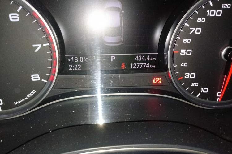 Used Audi A6L 2014 TFSI Standard Model Odometer Close Up