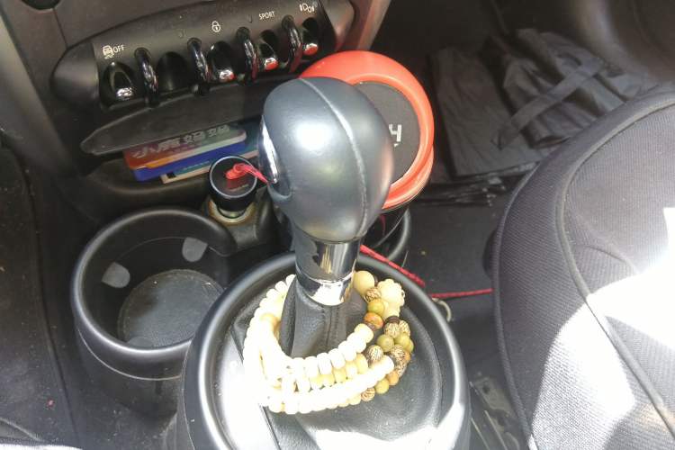 Used MINI Countryman 2014 1.6T COOPER ALL4 Fun Gear Lever