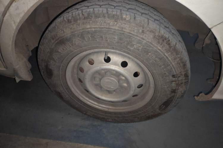 Used Dongfeng Yufeng EM26 2023 Standard Edition 41.472 kWh Henan Lithium Power Right Front Wheel Hub