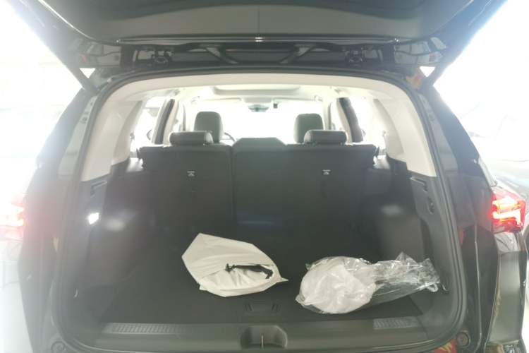 Used Buick Envision 2025 Encore Plus 28T Two-Wheel-Drive Platinum Edition