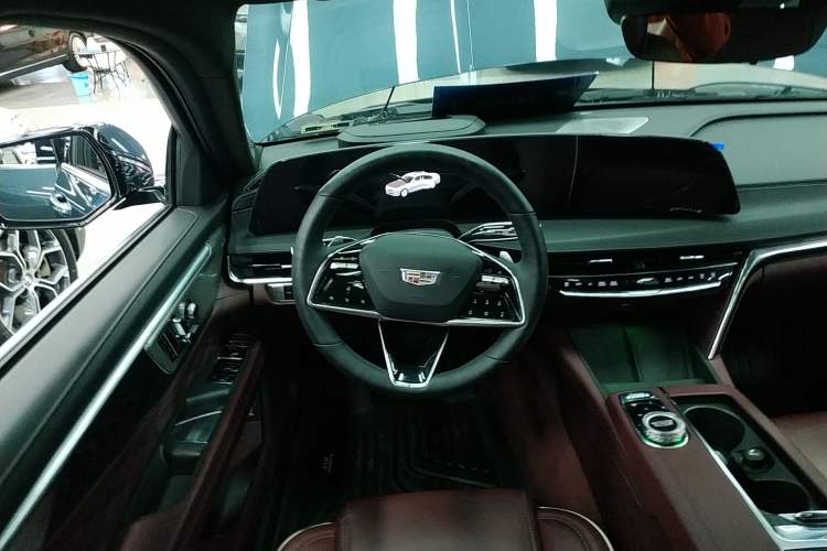 Used Cadillac CT6 2023 28T Platinum Edition Steering Wheel