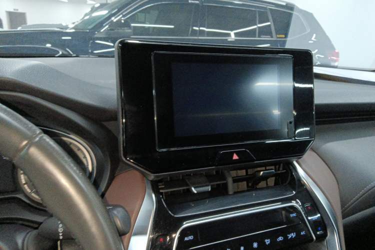 Used Toyota Harrier 2022 2.0L CVT Two-Wheel Drive Luxury Edition Audio And AC Panel