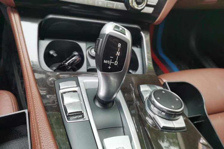 Used BMW 5 Series 2015 535Li Leading Model Gear Lever