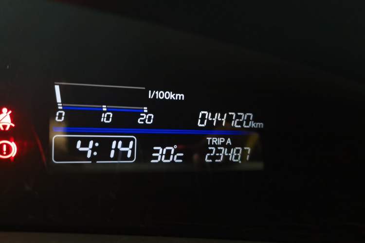 Used Honda Jade 2014 1.8L CVT Luxury Edition 5 seats Odometer Close Up