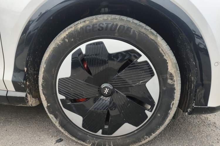 Used IM LS7 2023 90 kWh Elite Rear-Drive Version Right Front Wheel Hub