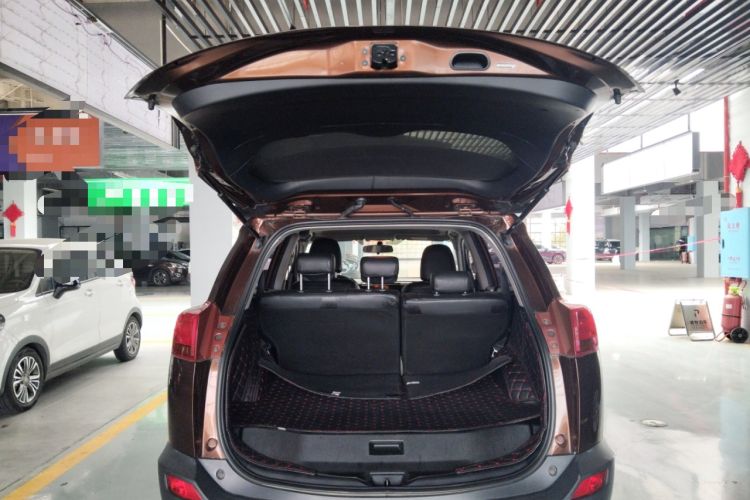 Used Toyota RAV4 2015 2.0L CVT Two-Wheel Drive Fashion Edition Trunk