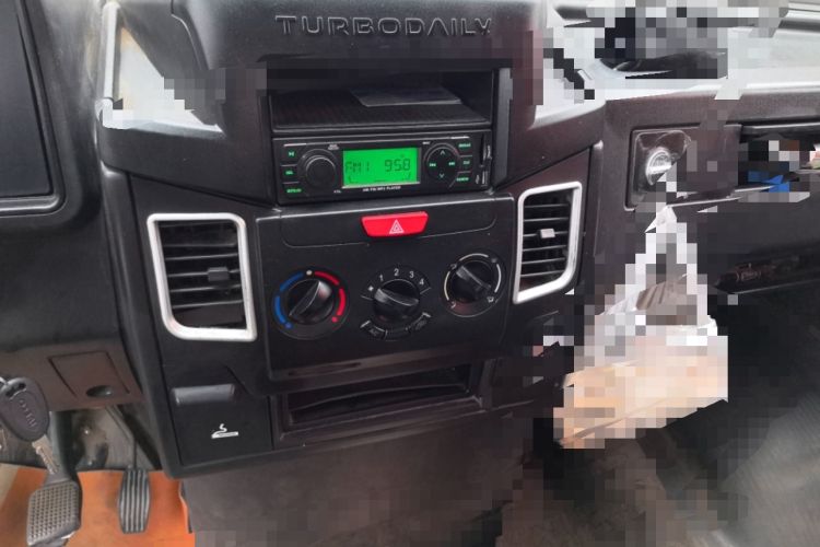 Used Iveco Daily 2017 2.8T V35 Cargo Van Mid-Roof 3/6 Seats 43S5
