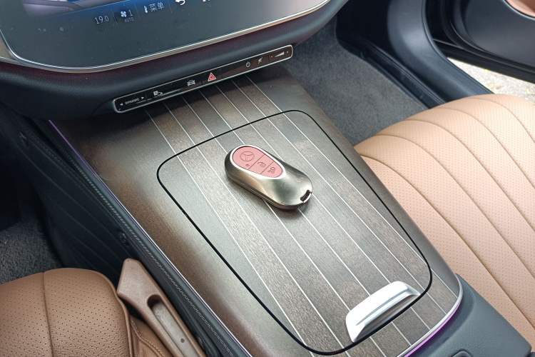 Used Mercedes-Benz E-Class 2024 Refresh E 300 L Stylish Edition
