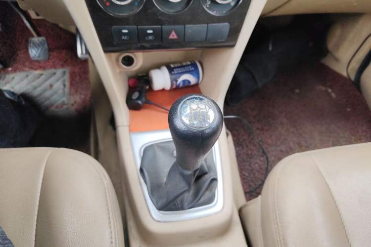 Used CHANGAN KAICHENG Ounuo S 2014 1.5L Elite Model Gear Lever