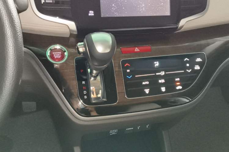 Used Honda Odyssey 2017 2.4L Luxury Edition Gear Lever