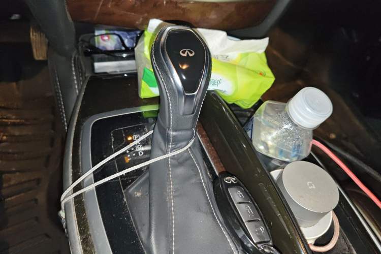 Used Infiniti QX60 2018 2.5 S/C Hybrid Two-Wheel-Drive Champion Family Edition Gear Lever