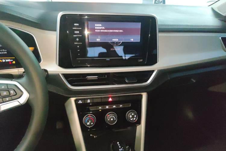 Used Volkswagen T-ROC 2025 280TSI DSG Two-Wheel Drive Time Edition Audio And AC Panel