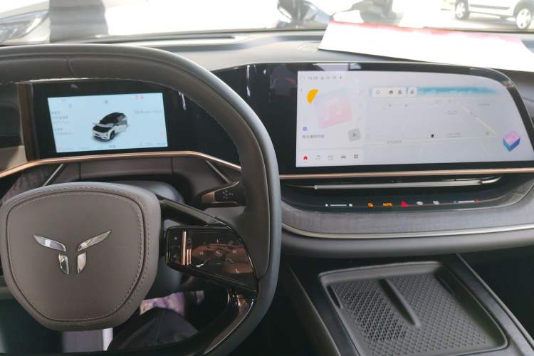 Used Hongqi Tiangong 08 2025 680 All-Wheel Drive Smart Selection Edition Center Console