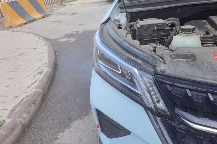 Used Wuling Asta 2022 2.0L DHT Electric-Speed Version Right Front Headlight