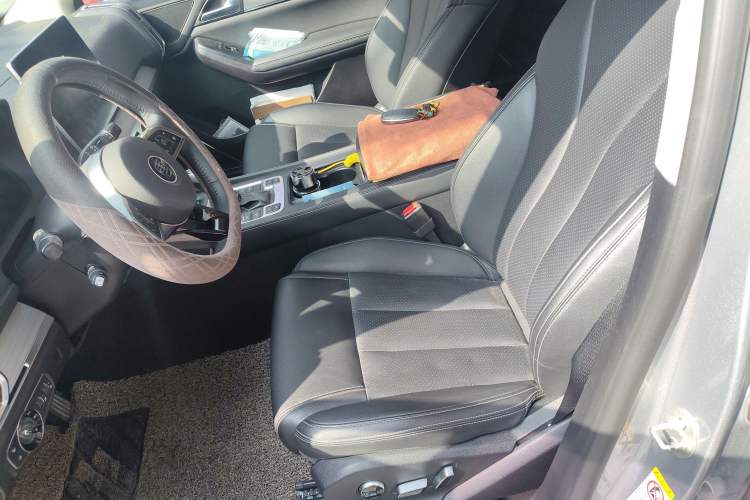 Used BYD Tang 2018 2.0T Automatic SmartConnect Luxury Version 7 Seats China V Standard