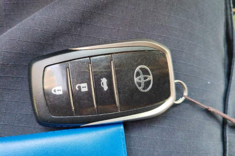 Used Toyota Corolla 2017 Revised Version 1.2T S-CVT GL Vehicle Key