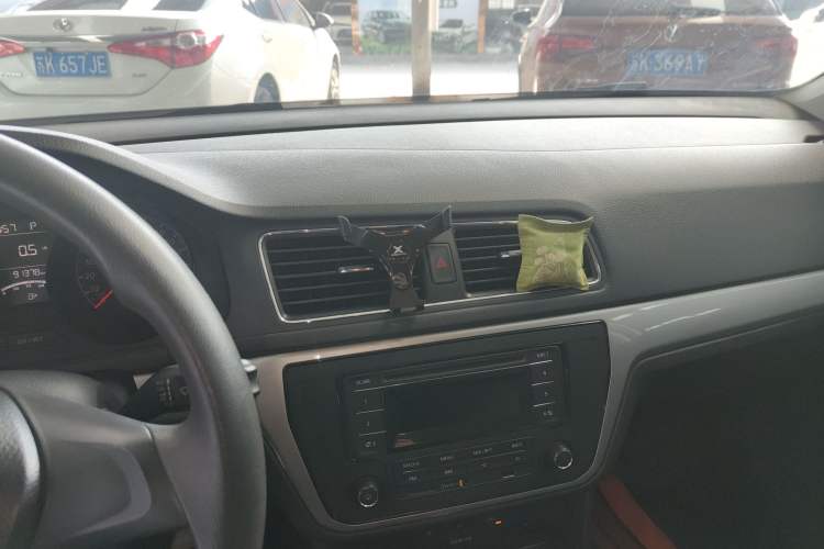 Used Volkswagen Gran Lavida 2015 1.6L Automatic Fashion Edition