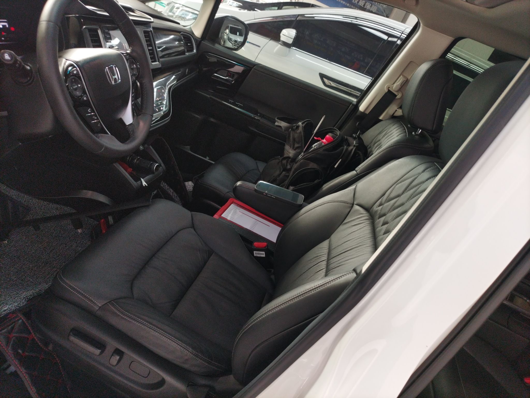 Переднее сиденье в автомобиле