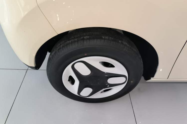 Used Geely Galaxy Panda 2025 210 km – Yuanqi Bear Left Front Wheel Hub