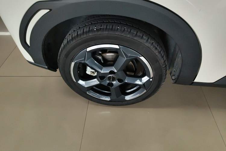 Used BYD Seagull 2024 Honor Edition 305km Freedom Version Right Rear Wheel Hub