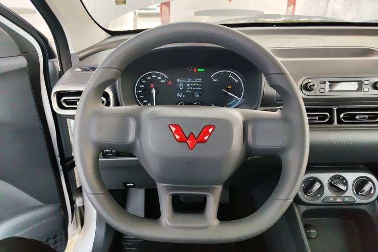Used Wuling Hongguang New Energy 2024 All-Electric Model 300KM Practical Version
