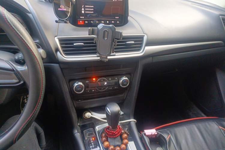 Used Mazda 3 Axela 2017 Sedan 1.5L Automatic Luxury Model China VI Standard
