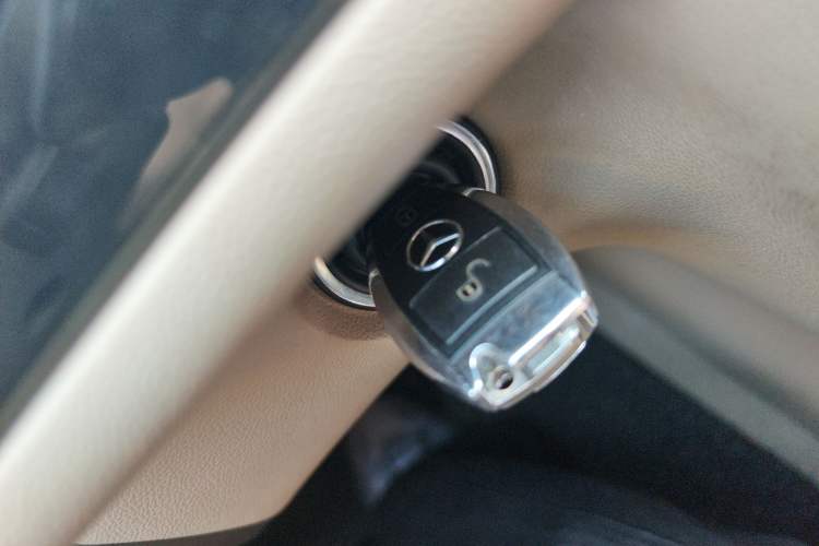Used Mercedes-Benz R-Class 2014 R 320 4MATIC Luxury Model Vehicle Key