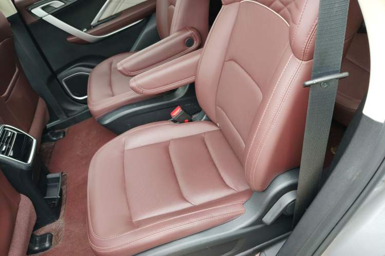 Used Geely Auto Jiajie 2022 1.8TD DCT Platinum Luxury Edition Left Rear Seat