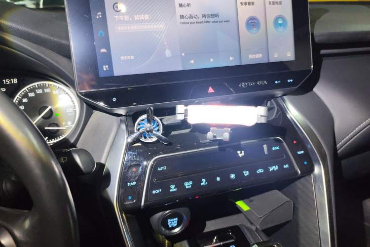 Used Toyota Harrier 2022 2.0L CVT Two-Wheel Drive Deluxe Edition
