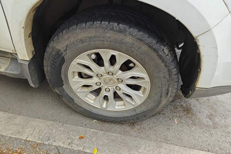 Used JMC Yusheng S350 2013 2.4T Automatic 4x4 Diesel Ultra-Luxury 5-Seater Right Front Wheel Hub