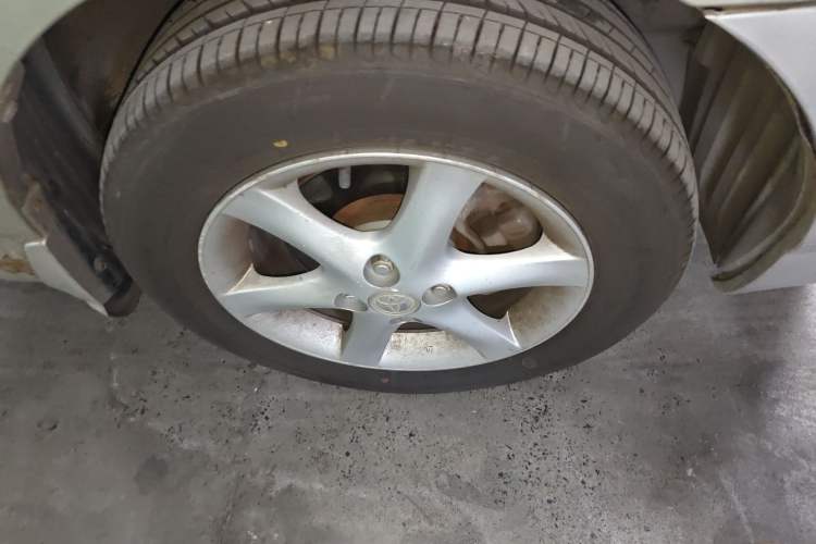 Used Toyota Corolla EX 2005 1.8L Automatic Anniversary Special Edition Right Front Wheel Hub
