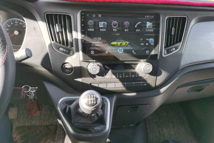 Used Foton Toano 2024 Tuyano Pro Multi-Function 2.0T Manual Rear-Drive Long Wheelbase Mid-Roof Design Single Rear Tire—Available in 5/6/7/9-Seater Configurations Audio And AC Panel