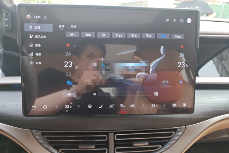 Used Denza D9 2022 DM-i 970 Four-Wheel Drive Flagship Model Audio And AC Panel