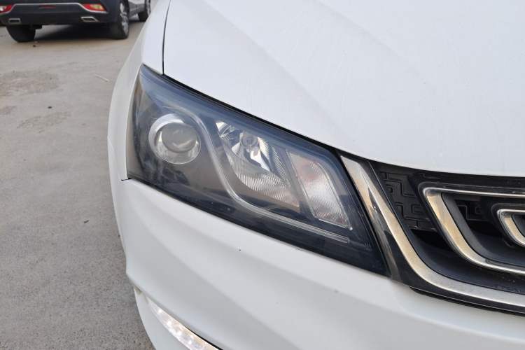 Used Geely Auto Emgrand 2017 Sedan Million Edition 1.5L Manual - Upward Version Right Front Headlight