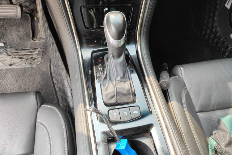 Used Cadillac ATS-L 2016 28T Fashion Edition Gear Lever