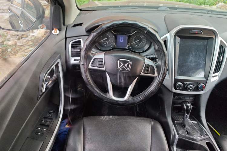 Used JMC Yusheng S350 2013 2.4T Automatic 2WD Diesel Luxury Edition 5 Seats
