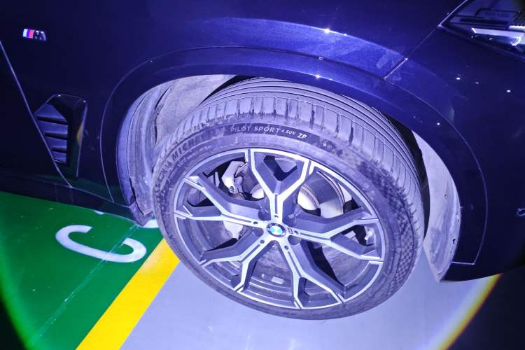 Used BMW X5 2023 xDrive 30Li Luxury M Sport Night Edition Package Right Front Wheel Hub