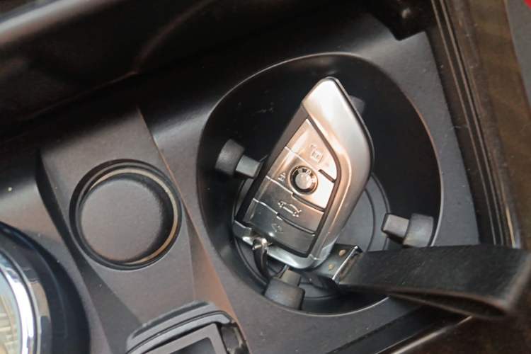 Used BMW 5 Series 2014 528Li Leading Model